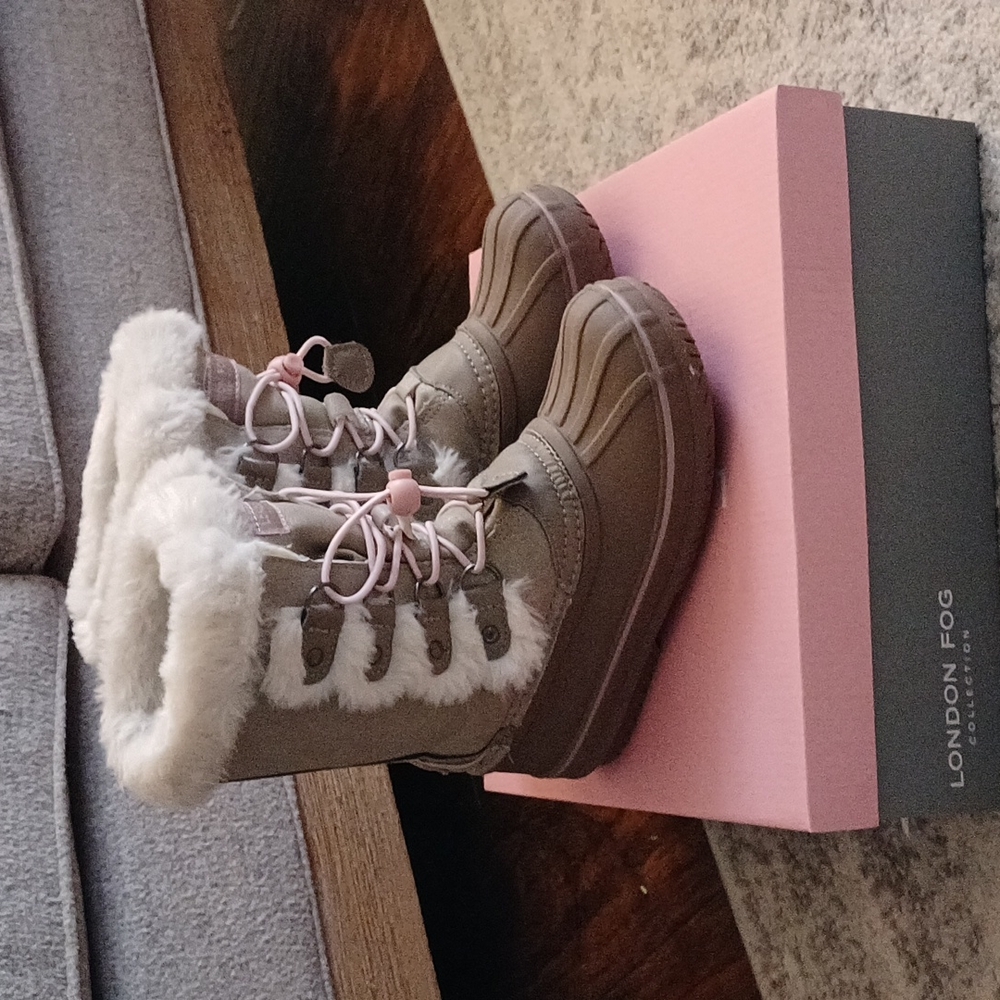 London Fog girls boots